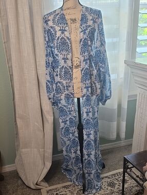 SHEIN Blue and White Floral Print Kimono